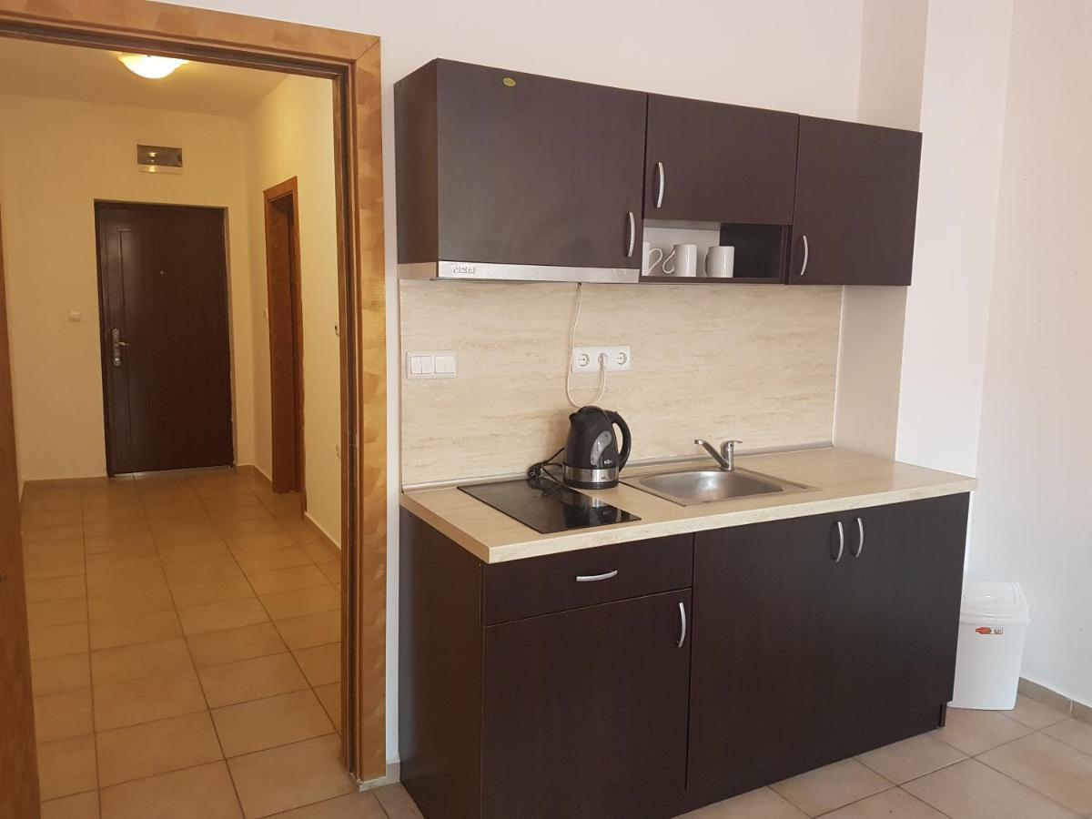 Salt Lake Aparthotel Pomorie Exterior photo