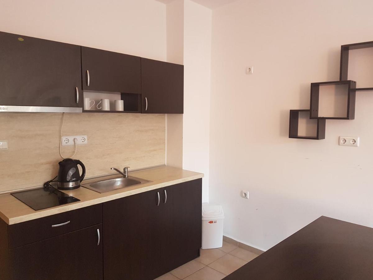 Salt Lake Aparthotel Pomorie Exterior photo